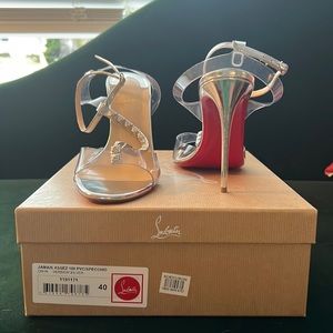 They were worn once. Comes with box as well